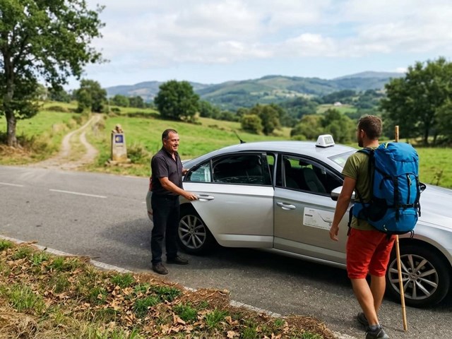 Taxi para peregrinos en el Camino de Santiago desde Pontedeume